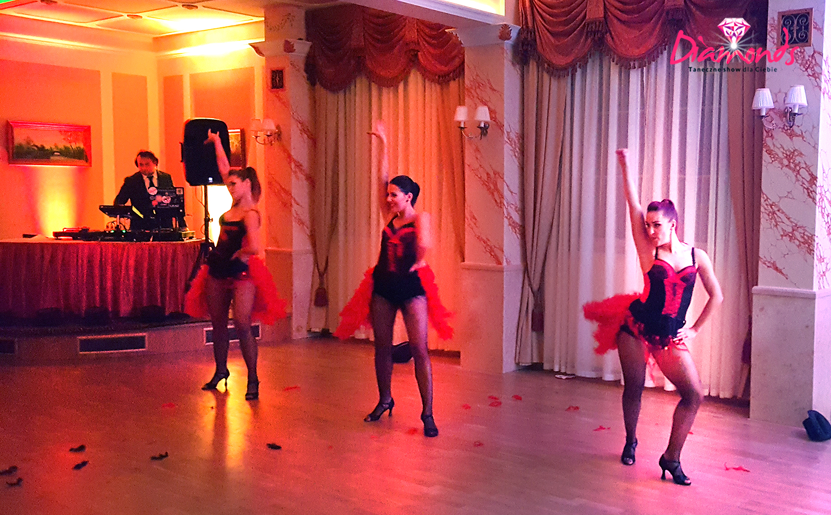 Sylwestrowe show w klimacie moulin rouge by Grupa taneczna Diamonds w Hotelu Nowy Dwór w Świlczy